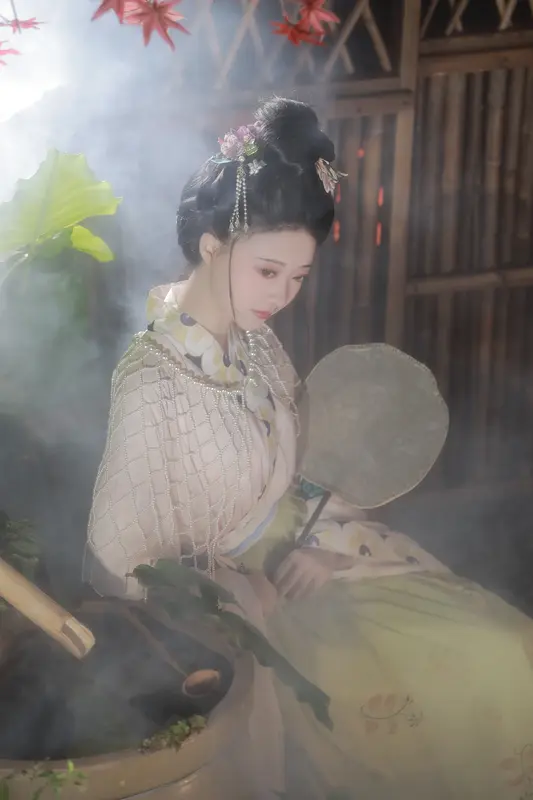 [YITUYU艺图语]2025.02.06 眉目自成诗三百，鬓如春风裁 一固美撇捺 - 艺图语